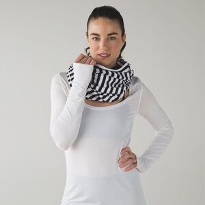Lululemon Vinyasa Scarf with Zipper - Stripe - Black / White